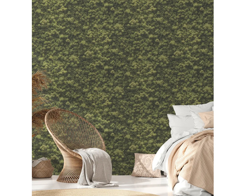 Chambre à coucher avec mur de mousse, chaise et lit