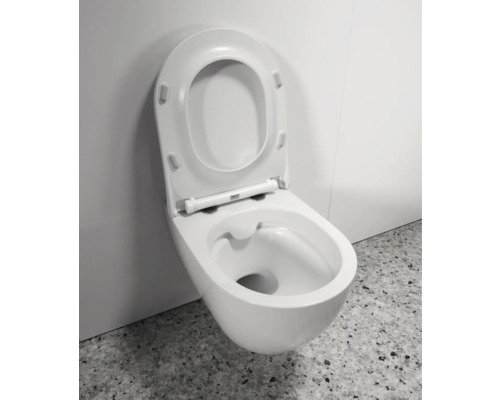 WC suspendu avec bride ouverte et siège relevé