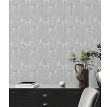 Gemusterte Tapete mit Pflanzenmotiven im Innenraum