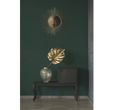 Dekorative Szene mit Spiegel, Vase, Zierblatt und Tischkonsole