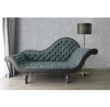 Chaiselongue mit Polsterung und Stehlampe