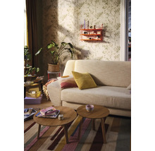 Wohnzimmer mit Sofa, Couchtischen und Wandregal