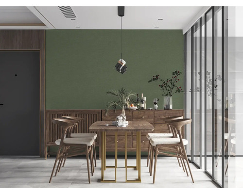 Esszimmer mit Esstisch, Stühlen und Sideboard im modernen Design