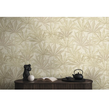 Décoration intérieure avec papier peint à motifs de feuilles et décoration