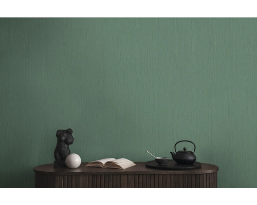 Papier peint à structure fine dans une pièce à vivre