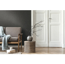 Scène de salon avec canapé, décoration et parquet
