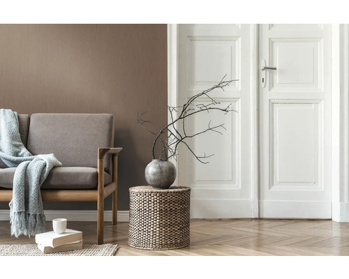 Salon avec canapé, table d''appoint, décoration et parquet