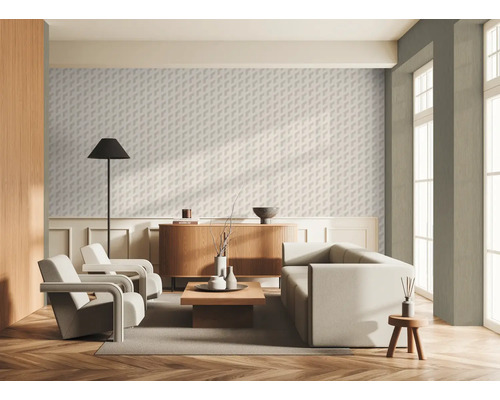 Salon avec canapé, fauteuils, parquet et papier peint à motifs