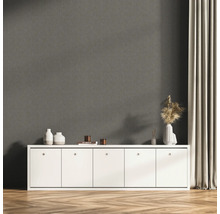 Vue d''une pièce avec papier peint gris, buffet, rideaux et décoration