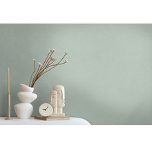 Dekorative Szene mit Vase, Trockenblumen, Kerze, Uhr und Skulptur