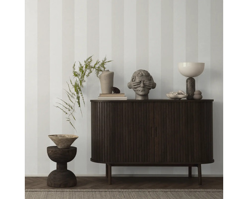 Dekorative Inneneinrichtung mit Sideboard, Statue und Tisch