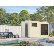 Modernes Gartenhaus mit Tür und Fenstern in grüner Umgebung