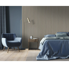 Chambre à coucher avec lambris, fauteuil et lit