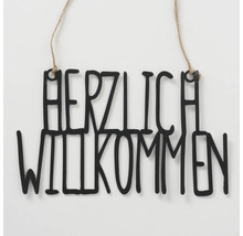 Schwarzes Deko-Schild mit der Aufschrift Herzlich Willkommen zum Aufhängen
