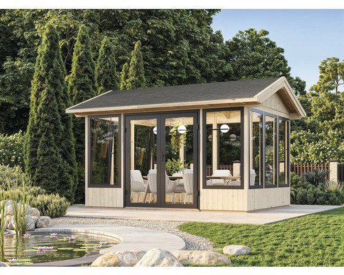 Pavillon Palmako Isabella 10,9 m² inkl. Fussboden 401 x 303 cm tauchgrundiert Gartenhaus aus Holz mit Glasschiebetüren und Terrasse in einem Garten mit Teich