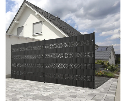 Clôture d''intimité décorative en plastique devant les maisons