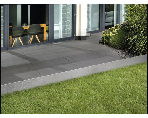 Scène avec bordure de pelouse, pelouse et dalles de terrasse