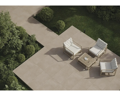 Jardin avec dalles de terrasse, coin salon et verdure