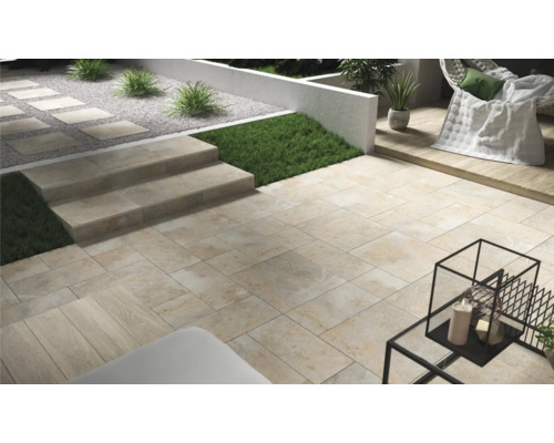 Terrasse avec escaliers en pierre et plantes