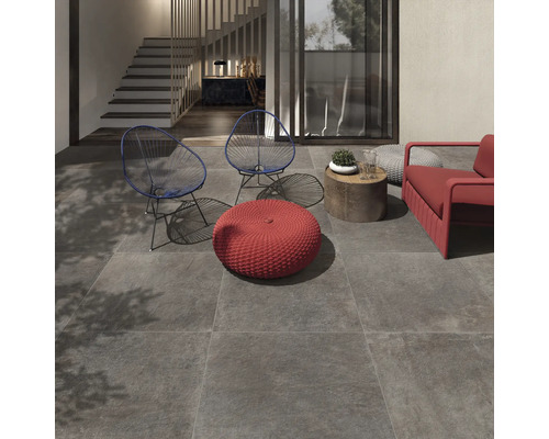 Terrasse avec meubles et carreaux de sol