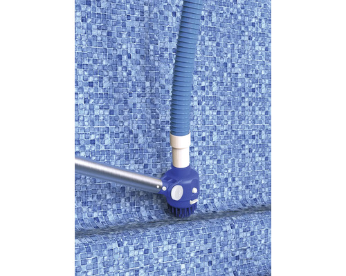 Brosse de piscine avec tuyau pour nettoyer une piscine