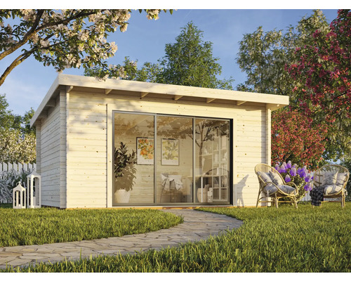 Scène de jardin avec une cabane de jardin en bois, terrasse, chemin et deux chaises
