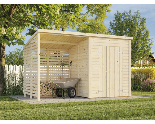 Abri de jardin en bois avec outils, brouette et bois