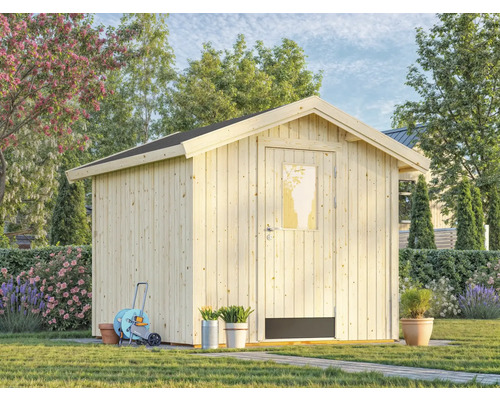 Abri de jardin en bois avec porte et fenêtre, entouré de fleurs et d''outils de jardinage