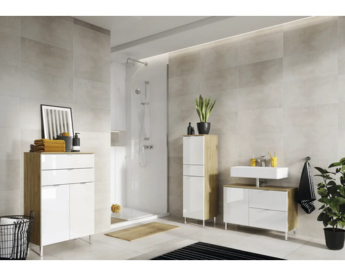 Salle de bain avec douche, lavabo et meubles de salle de bain dans un design lumineux