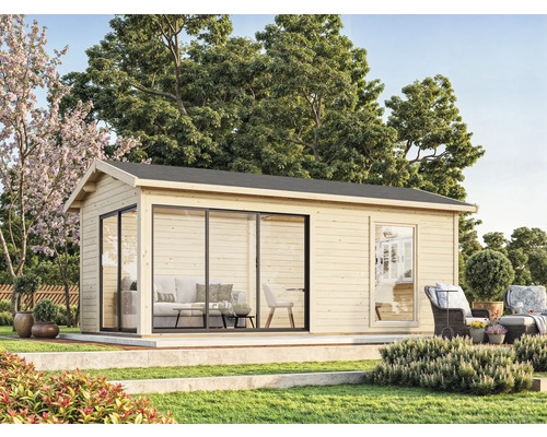 Maison de jardin en bois avec portes coulissantes et fenêtres dans un jardin