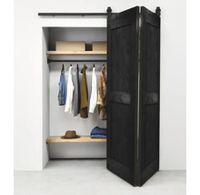 Dressing avec porte coulissante et tringle à vêtements
