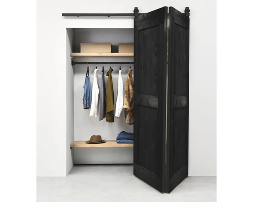 Dressing avec porte coulissante et tringle à vêtements