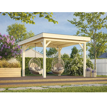 Pavillon en bois avec deux fauteuils suspendus sur une terrasse dans un jardin.