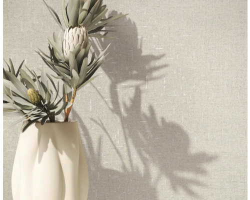 Protea Blume in Vase vor Tapete