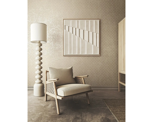 Salon avec fauteuil, lampadaire et tableau