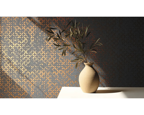 Gros plan d''un papier peint à motifs avec un vase et une branche