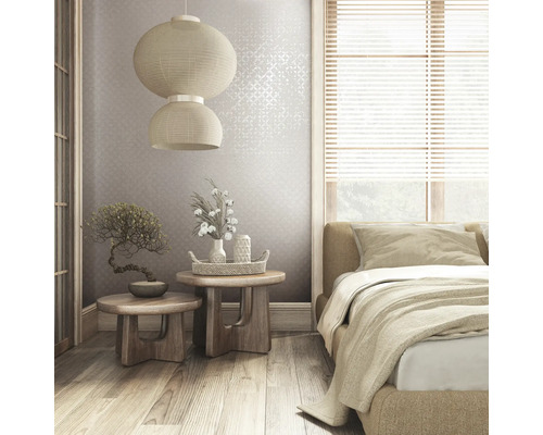 Chambre avec lit double, tables de chevet, bonsaï, décoration et lanterne en papier