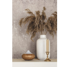 Scène décorative avec vase, fleurs séchées, diffuseur d''arômes et bougie