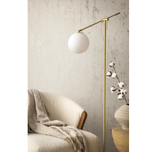 Scène avec lampadaire, fauteuil, couverture en laine et branche de coton dans un vase