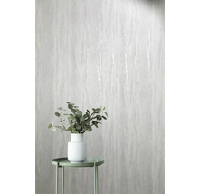 Mur décoratif avec papier peint imitation marbre, table et vase avec des plantes