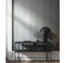 Vue d''une pièce avec papier peint à motifs et console