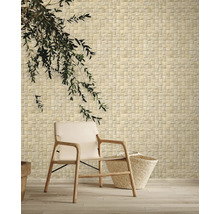 Espace de vie avec décoration murale en mosaïque et siège