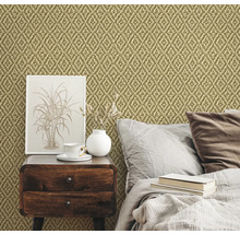 Chambre à coucher avec moquette en sisal au mur, table de chevet et lit