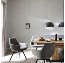 Esszimmer mit Esstisch, Stühlen und Pendelleuchten