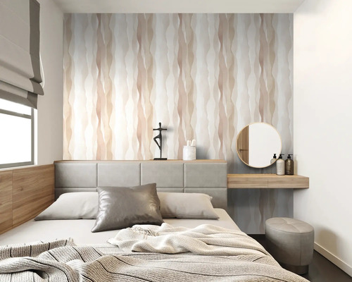 Helles Schlafzimmer mit Bett, Spiegel und Dekorationsartikeln