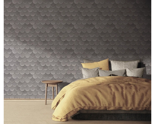 Chambre à coucher avec lit et décoration murale en écailles