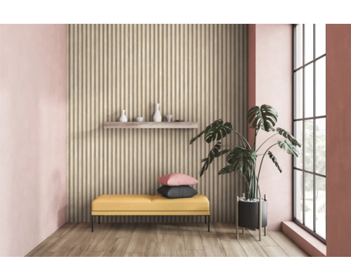 Salon avec panneaux muraux, banc, plante et décoration