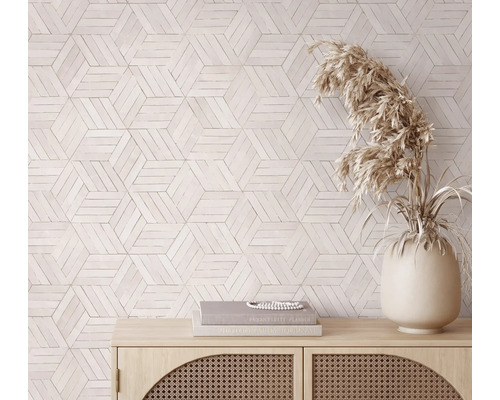 Dekoratives Wandpaneel mit geometrischem Muster, kombiniert mit einem Schrank und einer Vase mit Ziergras