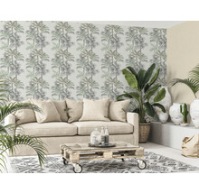 Wohnzimmer mit Palmenmuster-Tapete, Sofa, Pflanzen und Couchtisch aus Paletten