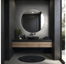 Salle de bains moderne avec miroir rond, lavabo et accents sombres